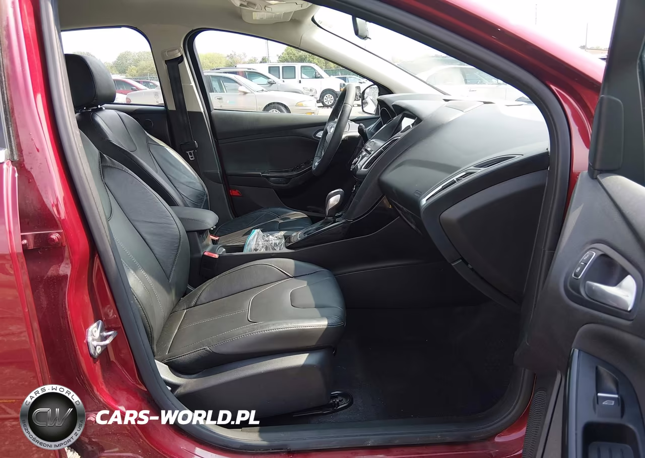 2016 Ford Focus Titanium VIN:1FADP3N25GL319126 - 5