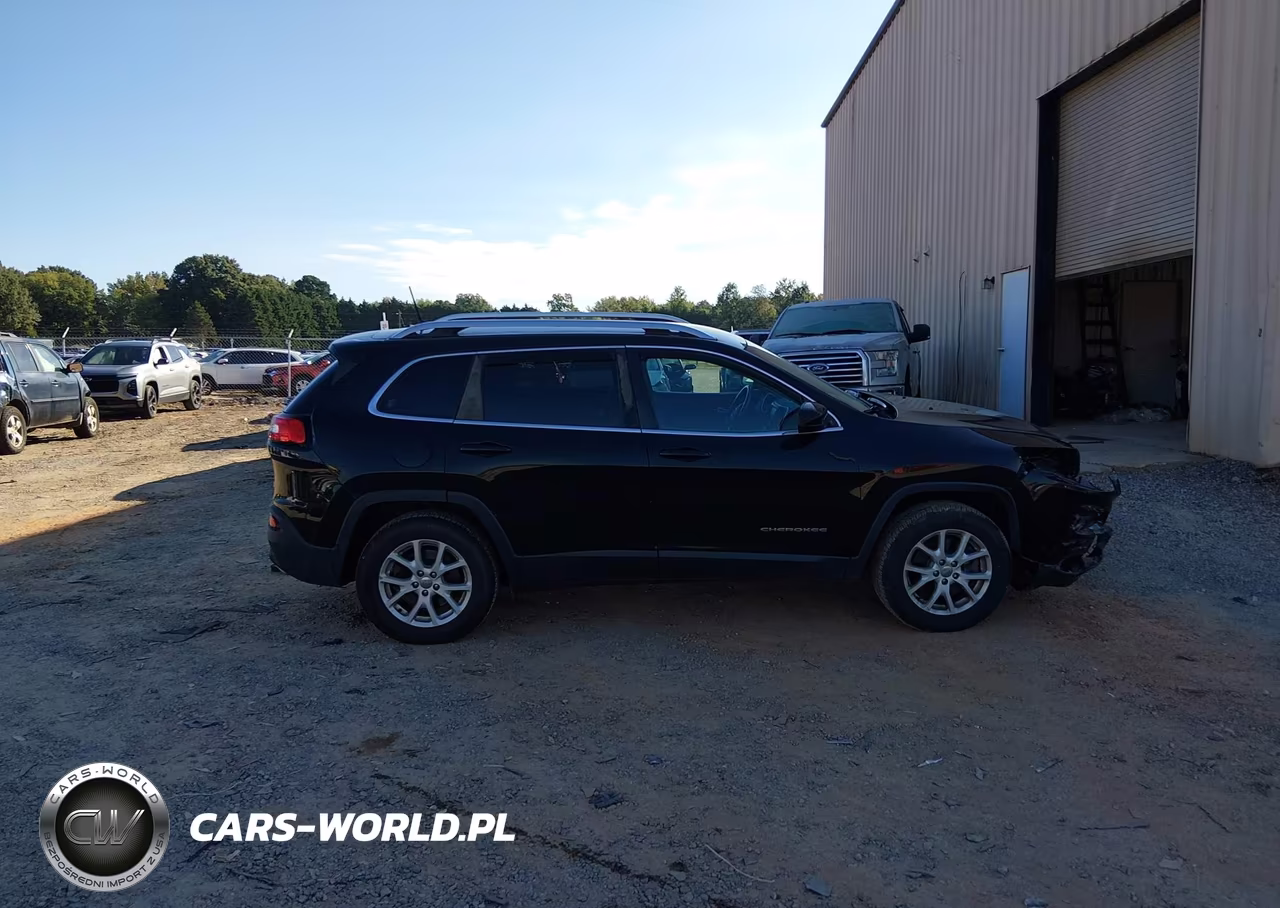 2018 Jeep Cherokee Latitude Plus 4X4 VIN:1C4PJMLX3JD586523 - 13