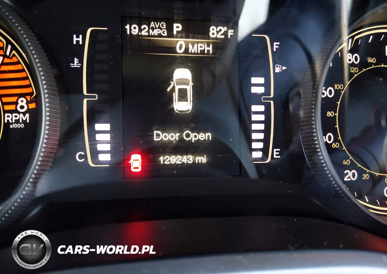 2018 Jeep Cherokee Latitude Plus 4X4 VIN:1C4PJMLX3JD586523 - 15
