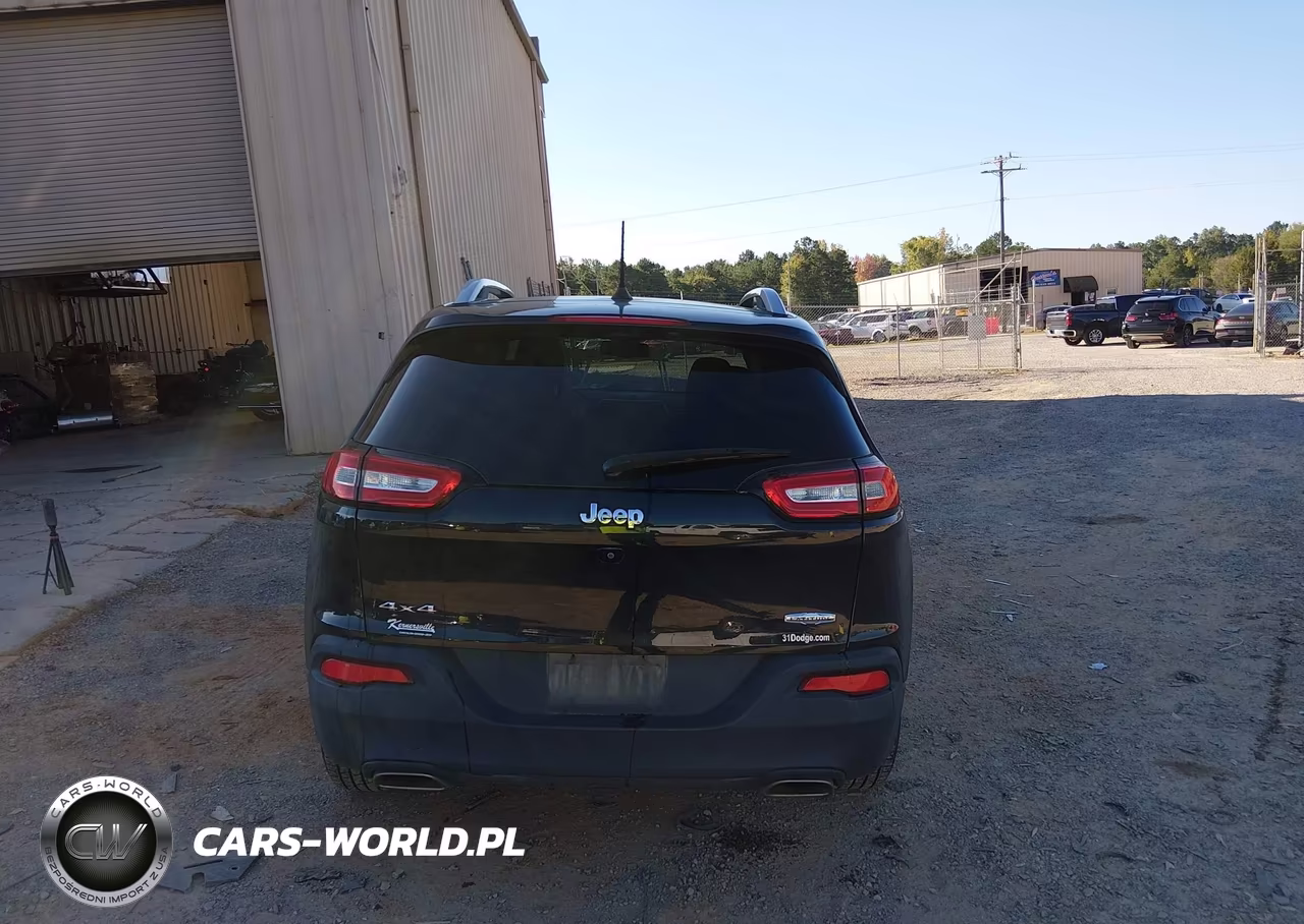 2018 Jeep Cherokee Latitude Plus 4X4 VIN:1C4PJMLX3JD586523 - 16