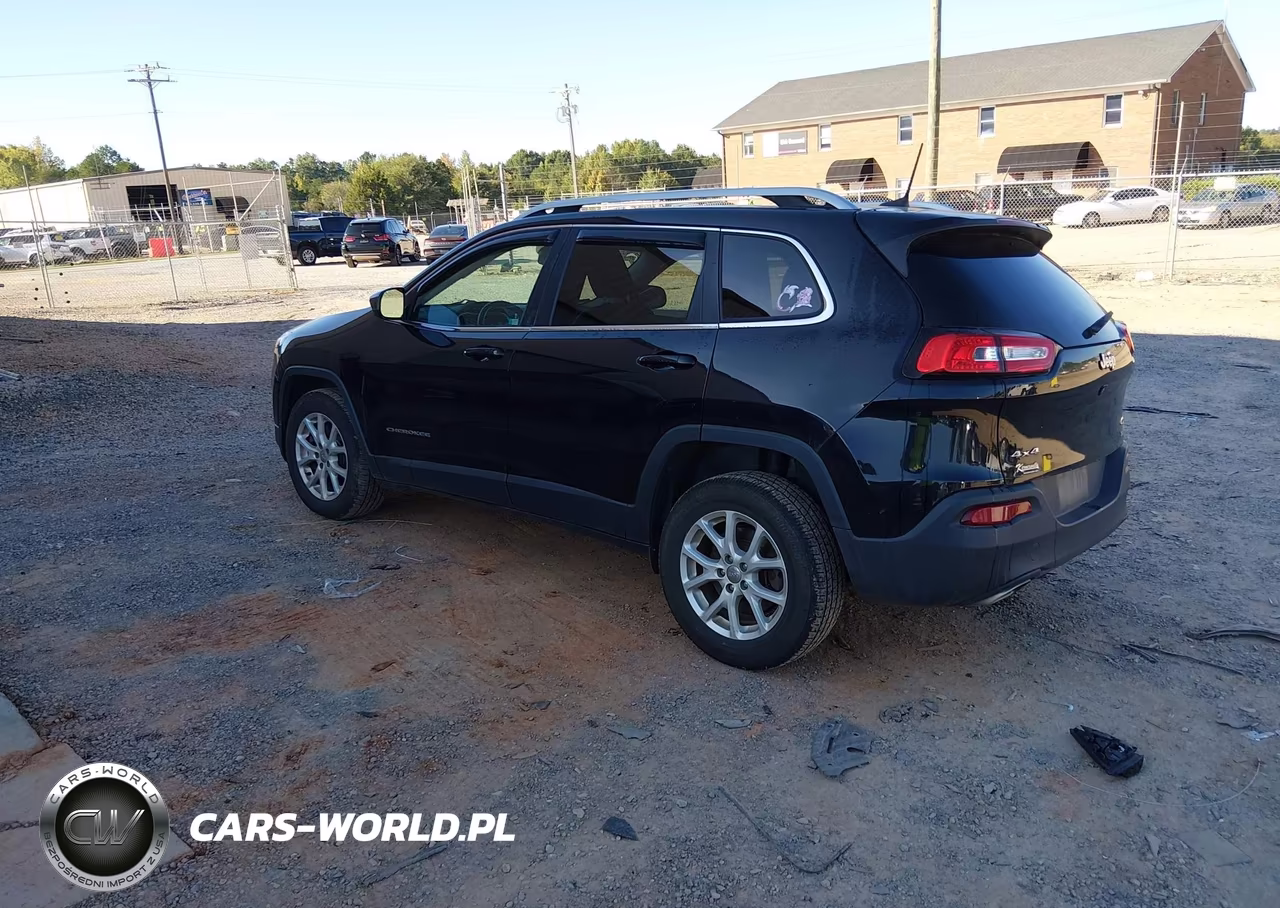 2018 Jeep Cherokee Latitude Plus 4X4 VIN:1C4PJMLX3JD586523 - 3