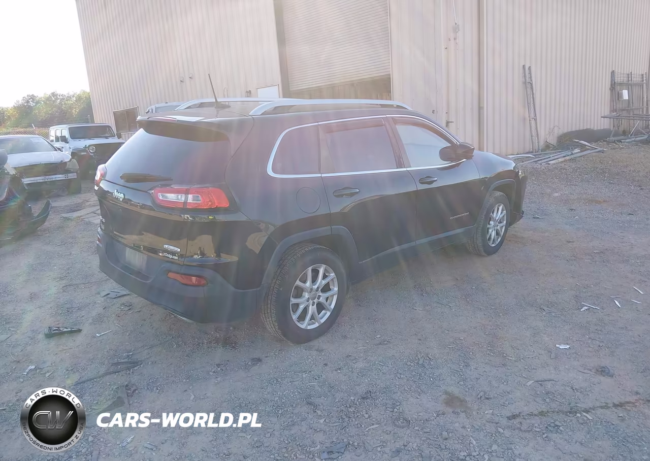 2018 Jeep Cherokee Latitude Plus 4X4 VIN:1C4PJMLX3JD586523 - 4