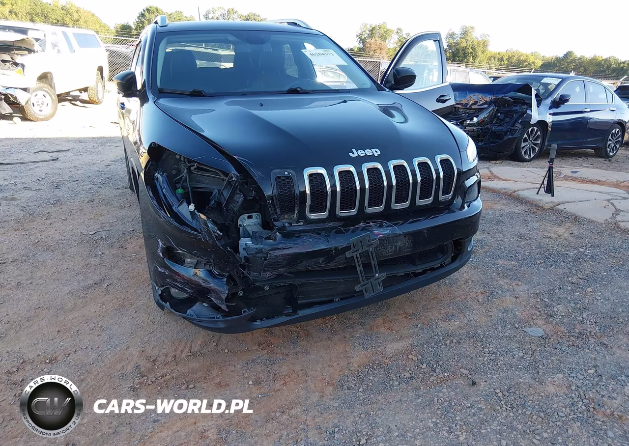 2018 Jeep Cherokee Latitude Plus 4X4 VIN:1C4PJMLX3JD586523 - 6