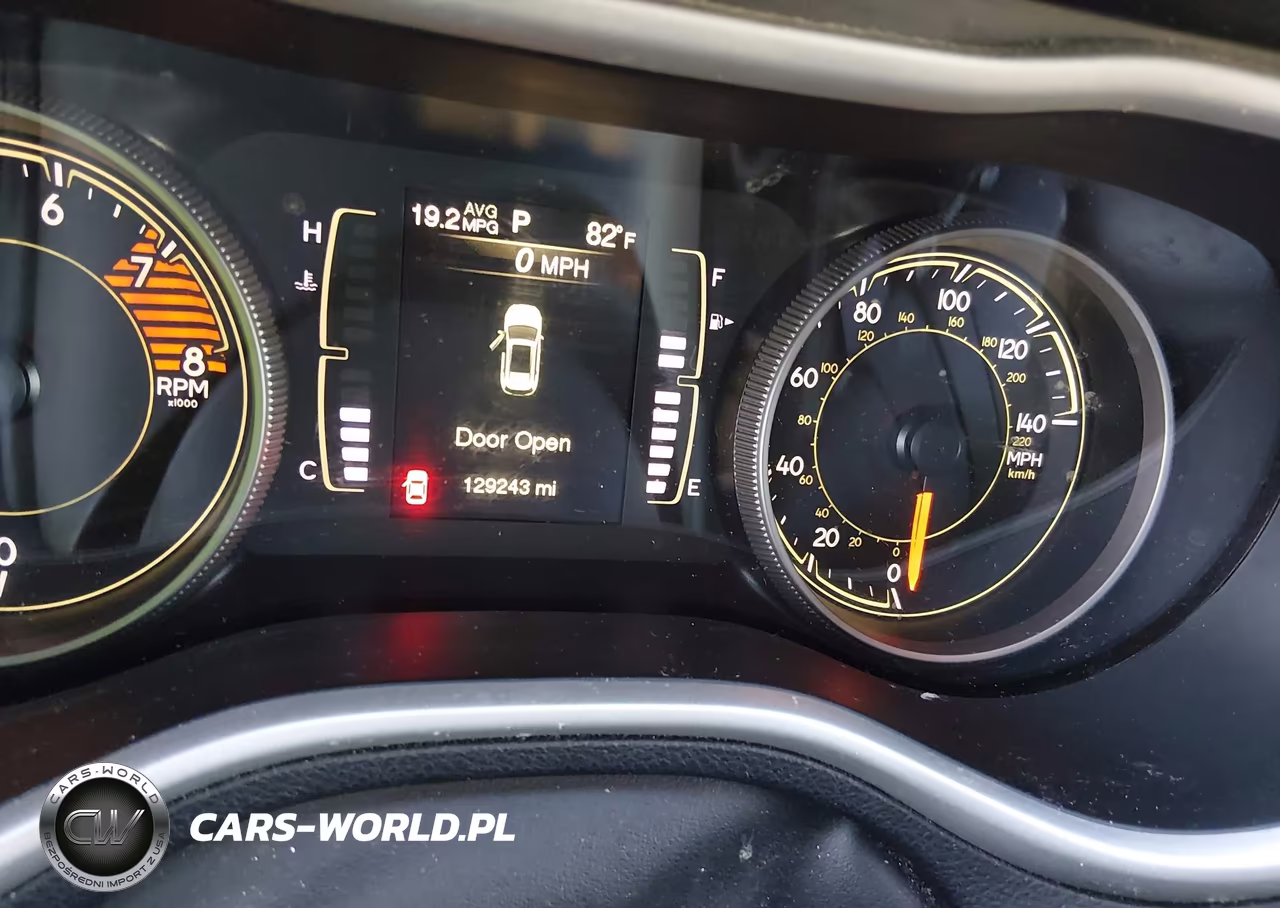 2018 Jeep Cherokee Latitude Plus 4X4 VIN:1C4PJMLX3JD586523 - 7