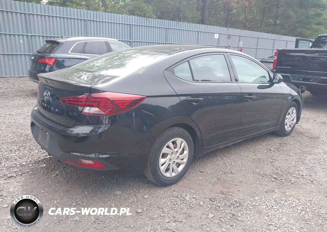 2019 Hyundai Elantra Se VIN:5NPD74LF6KH462945 - 4