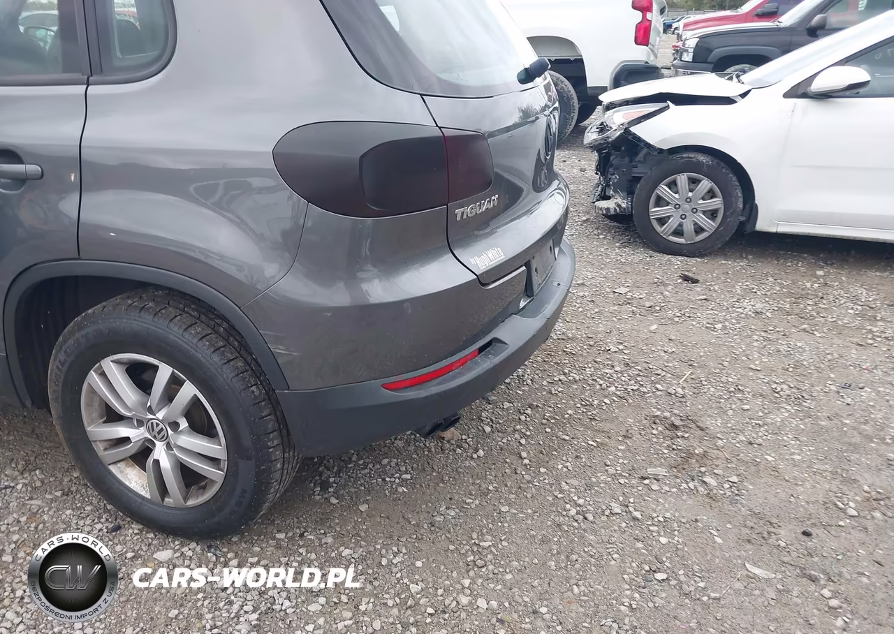 2016 Volkswagen Tiguan S VIN:WVGBV7AX2GW604540 - 14