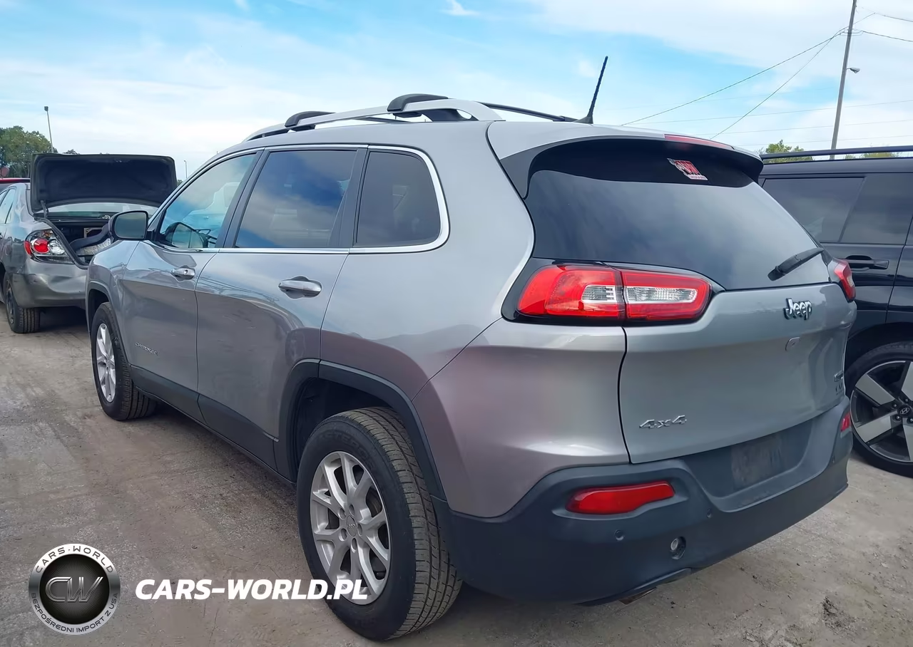 2017 Jeep Cherokee Latitude 4X4 VIN:1C4PJMCB5HW606791 - 3