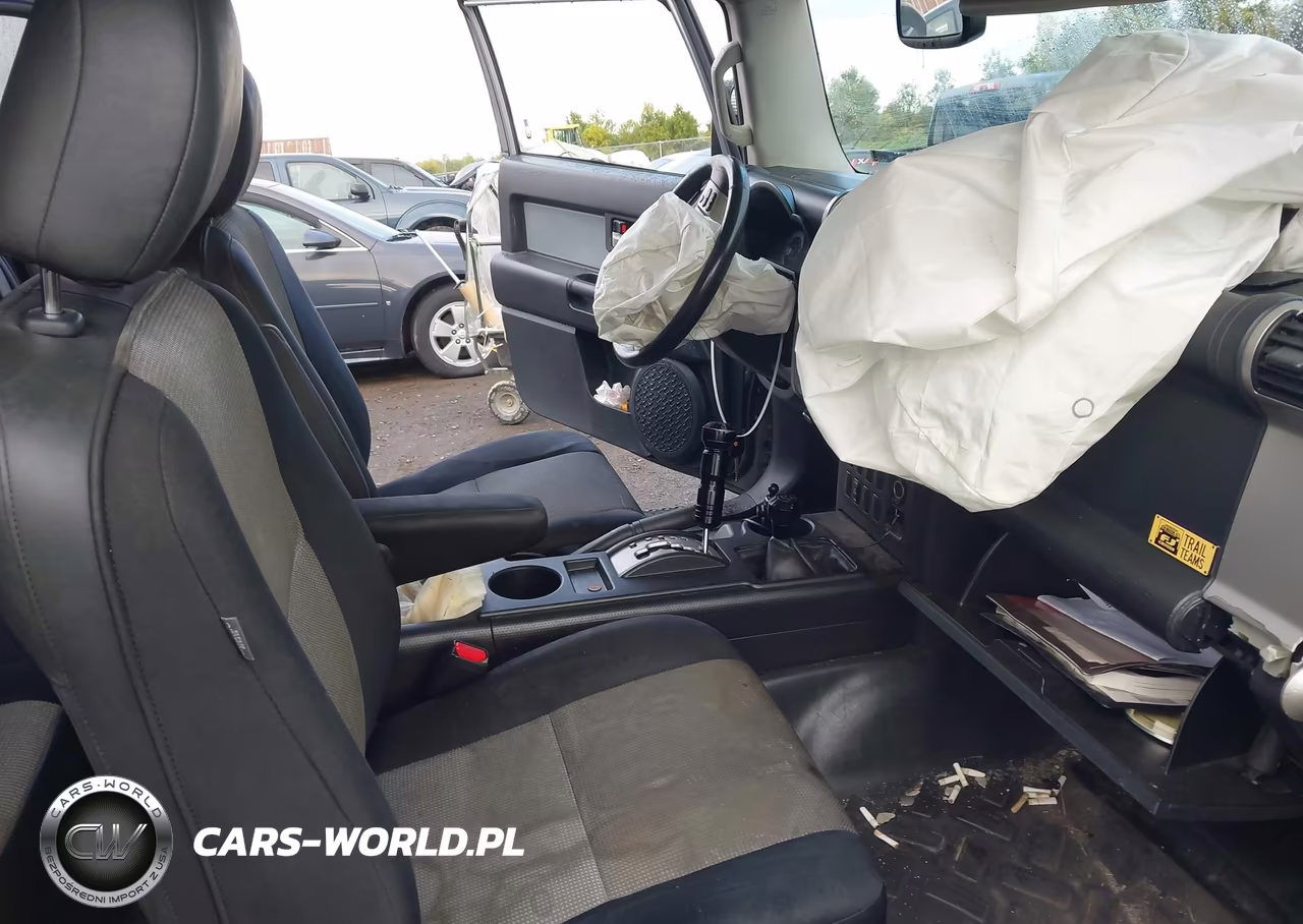 2013 Toyota Fj Cruiser VIN:JTEBU4BFXDK158650 - 5