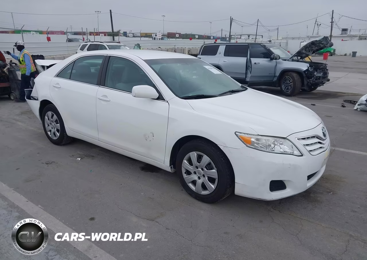 2011 Toyota Camry Le – zdjęcie 1 z 16