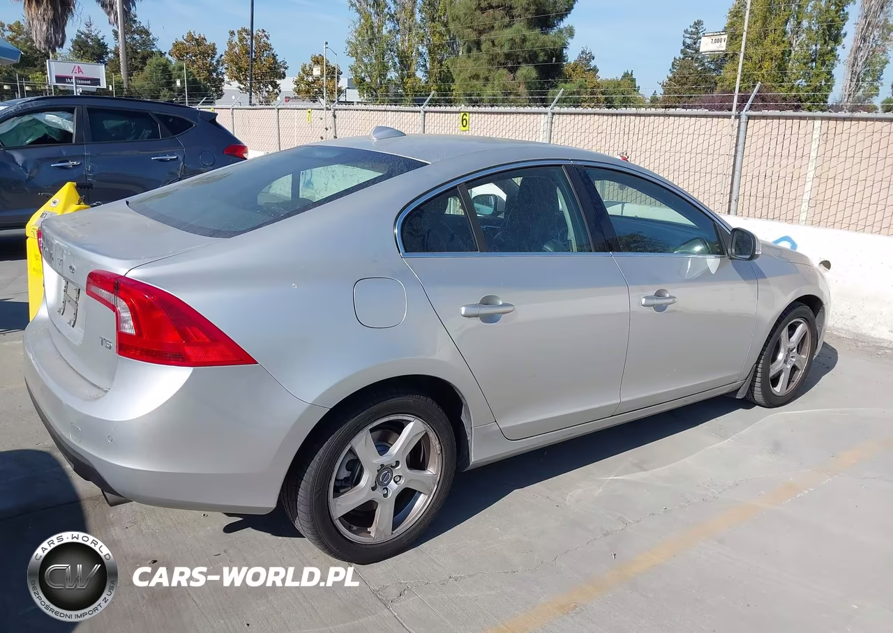 2012 Volvo S60 T5 VIN:YV1622FS8C2125856 - 4