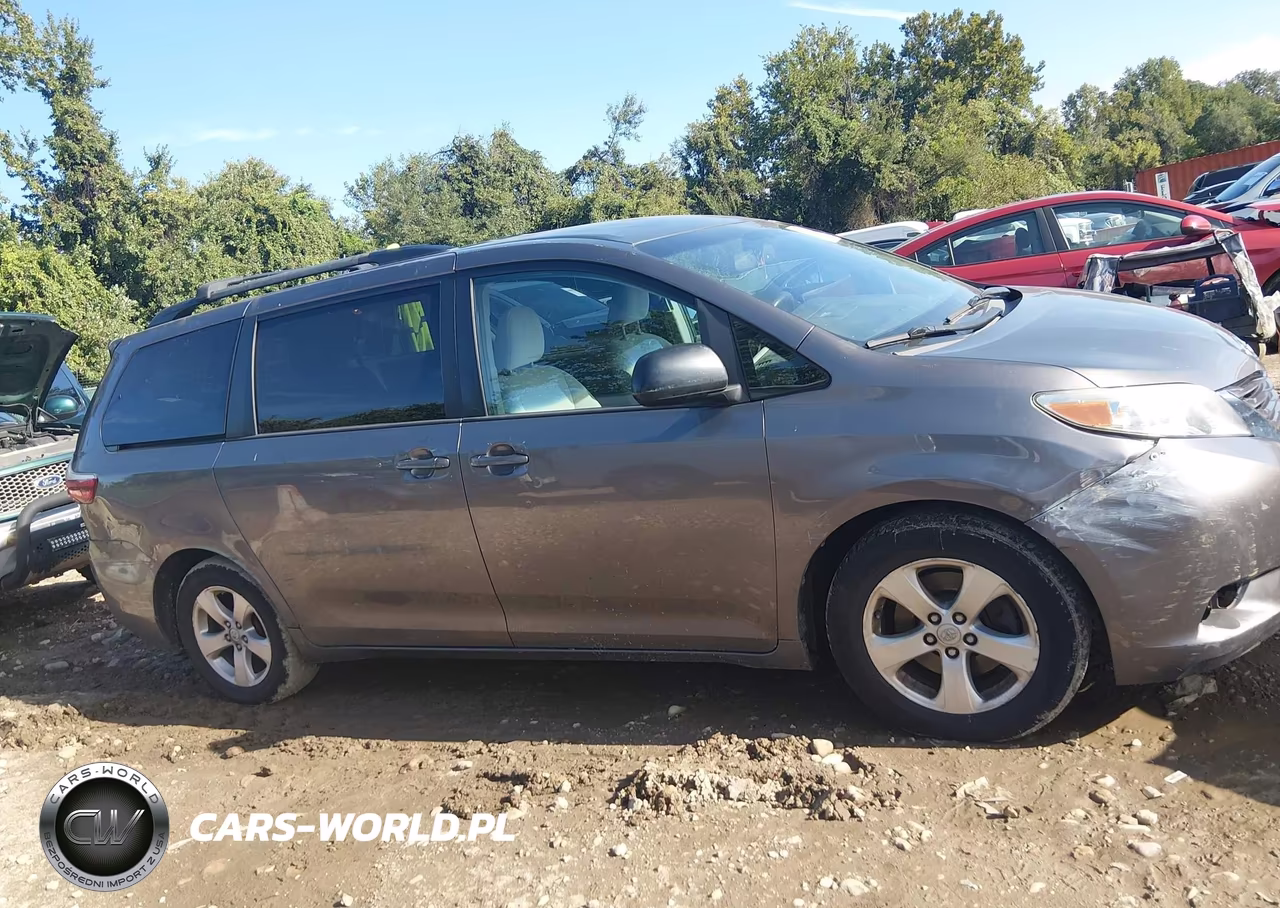 2016 Toyota Sienna Le VIN:5TDKK3DC3GS744529 - 17