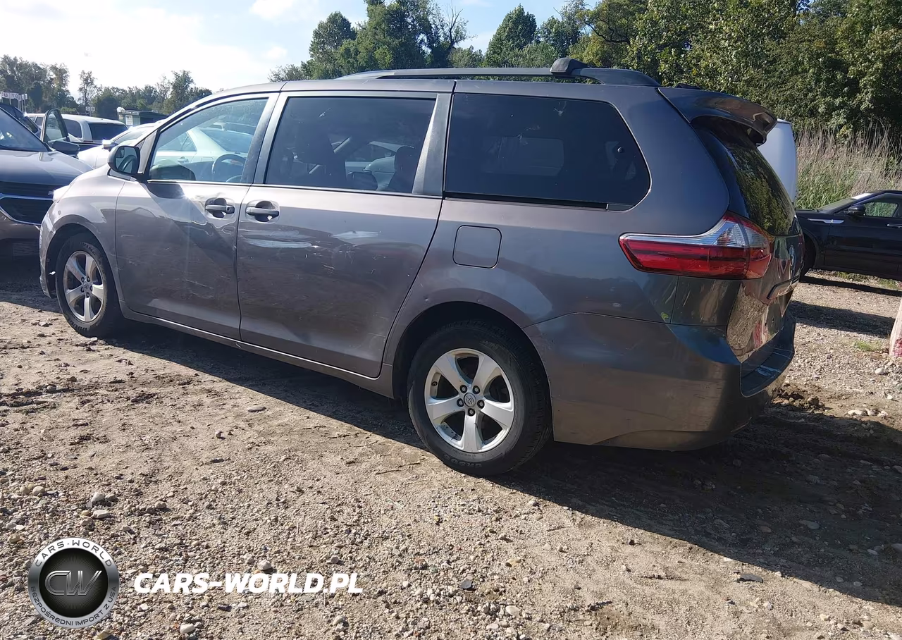 2016 Toyota Sienna Le VIN:5TDKK3DC3GS744529 - 3