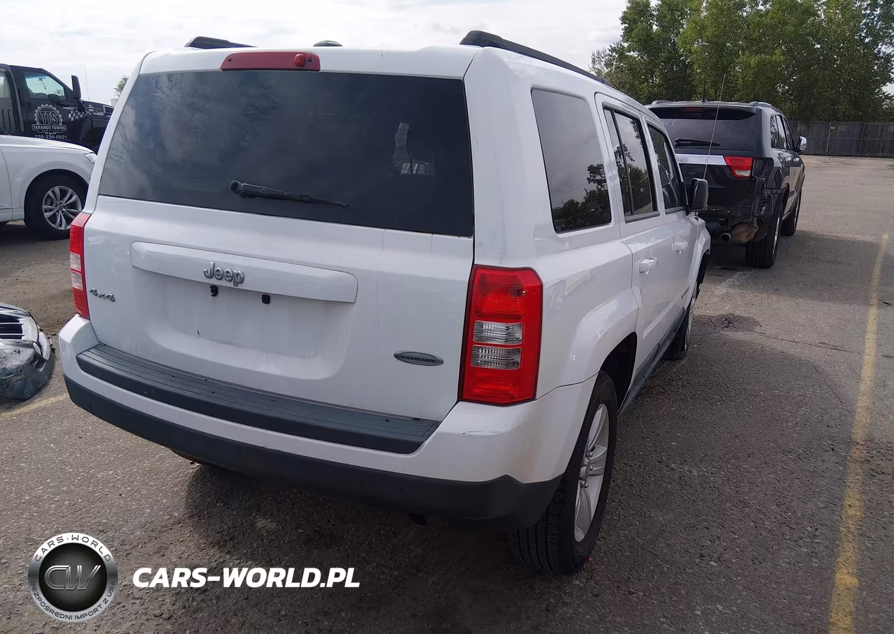 2011 Jeep Patriot Sport VIN:1J4NF1GBXBD174018 - 4