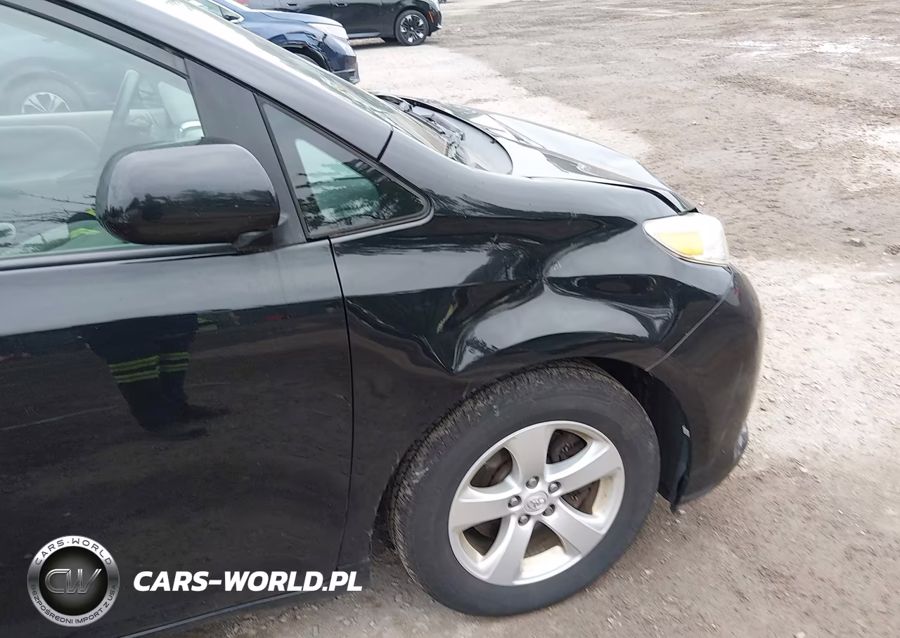 2016 Toyota Sienna Le 8 Passenger VIN:5TDKK3DC5GS746704 - 16