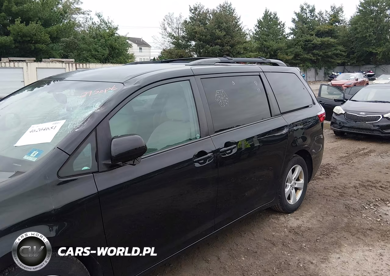 2016 Toyota Sienna Le 8 Passenger VIN:5TDKK3DC5GS746704 - 17