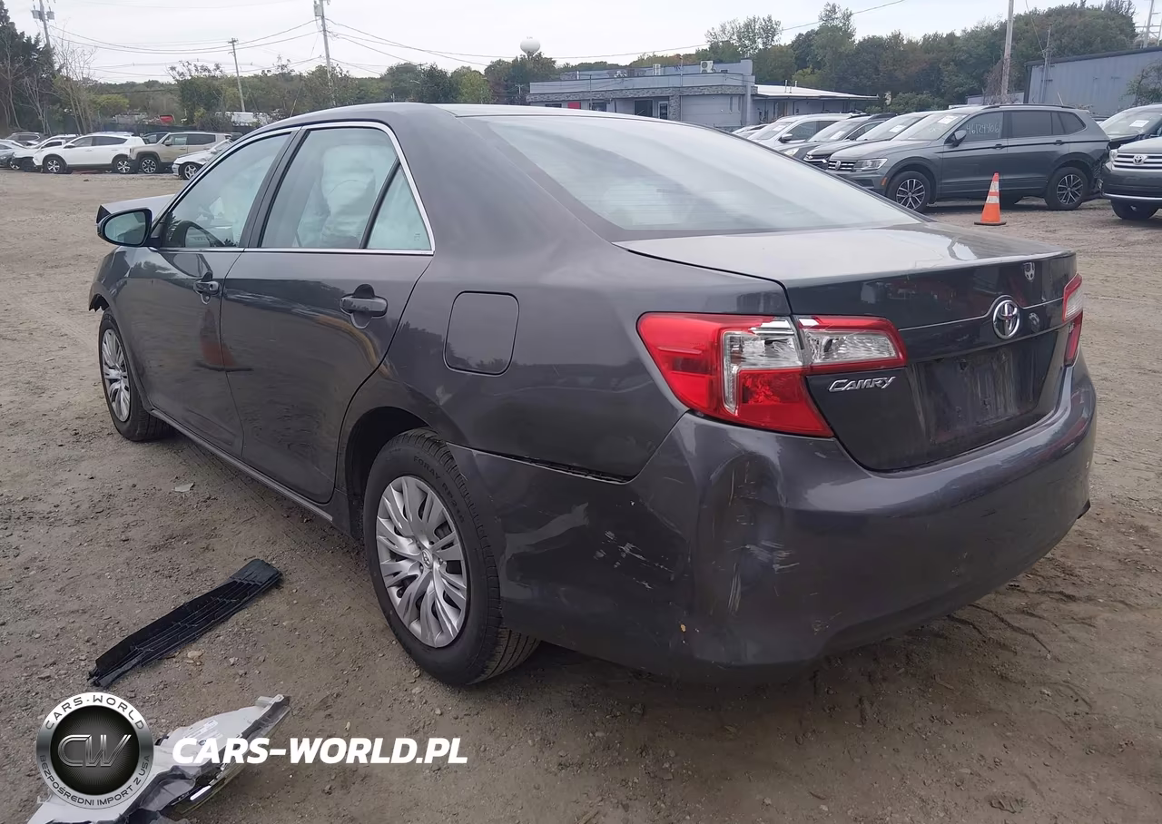 2014 Toyota Camry Le VIN:4T4BF1FK5ER412616 - 3