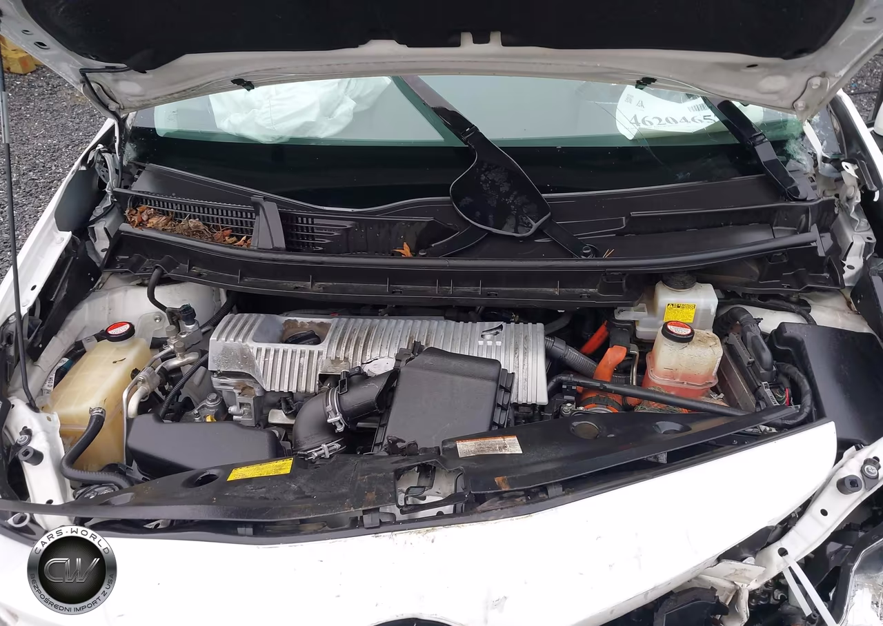 2015 Toyota Prius V Two VIN:JTDZN3EU1FJ018063 - 10
