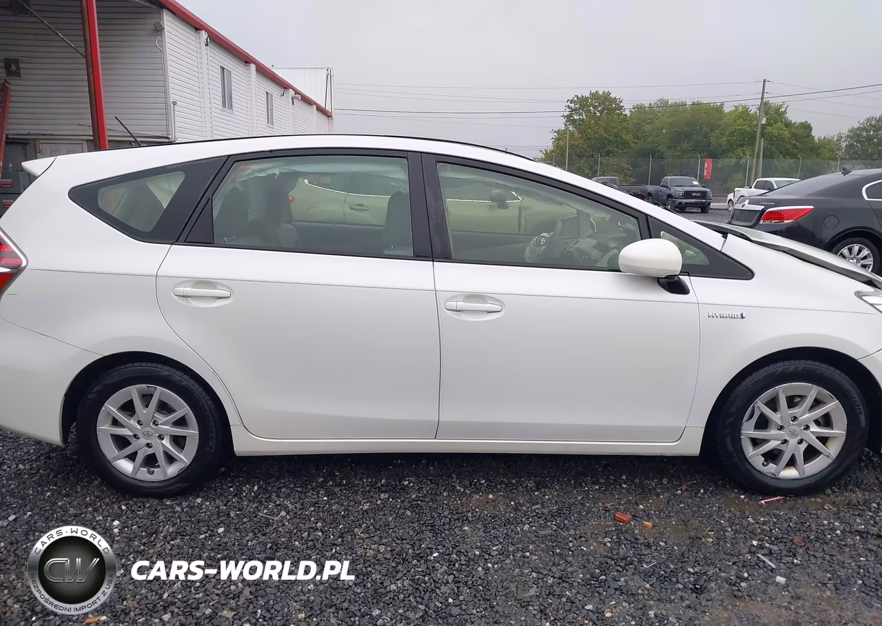 2015 Toyota Prius V Two VIN:JTDZN3EU1FJ018063 - 13