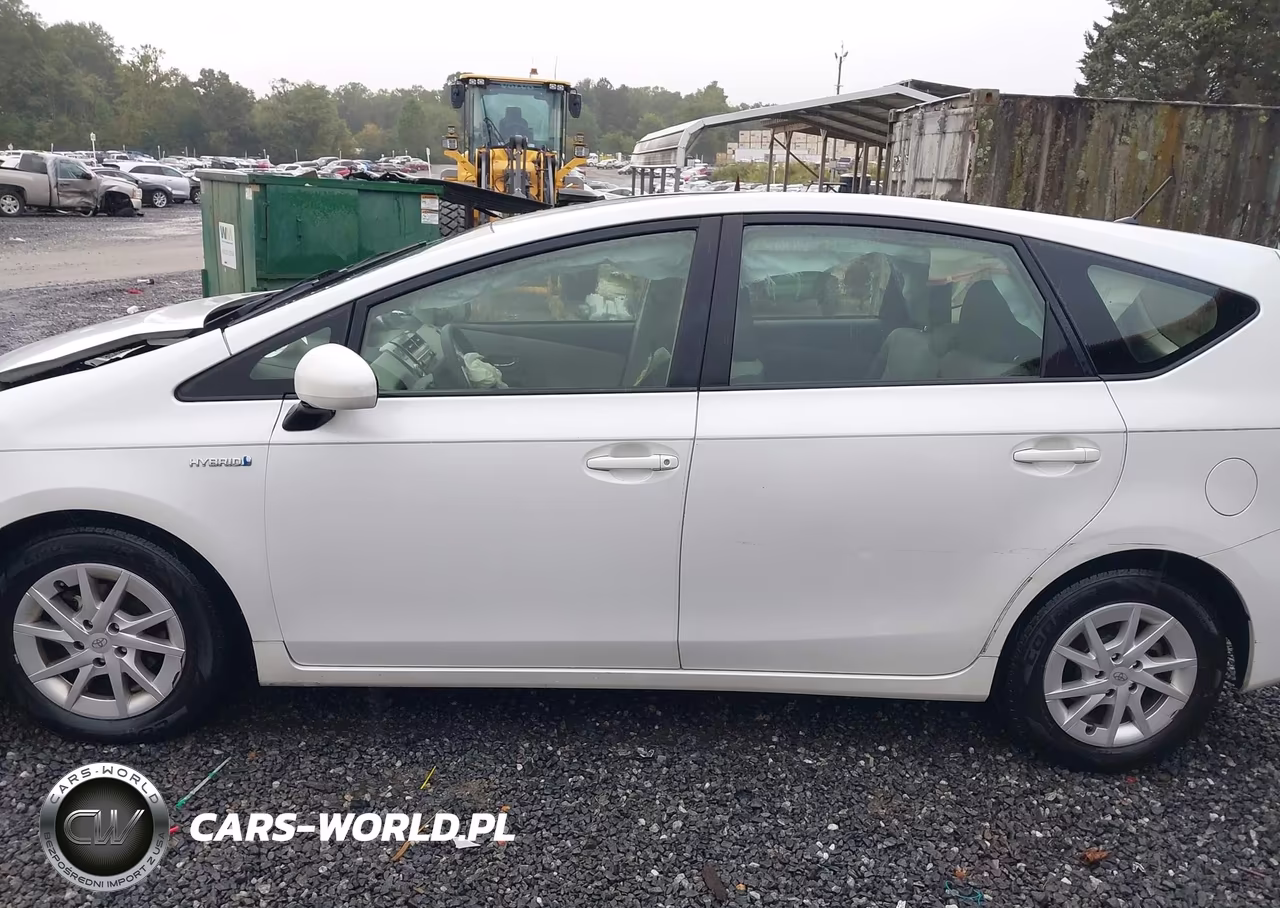 2015 Toyota Prius V Two VIN:JTDZN3EU1FJ018063 - 14