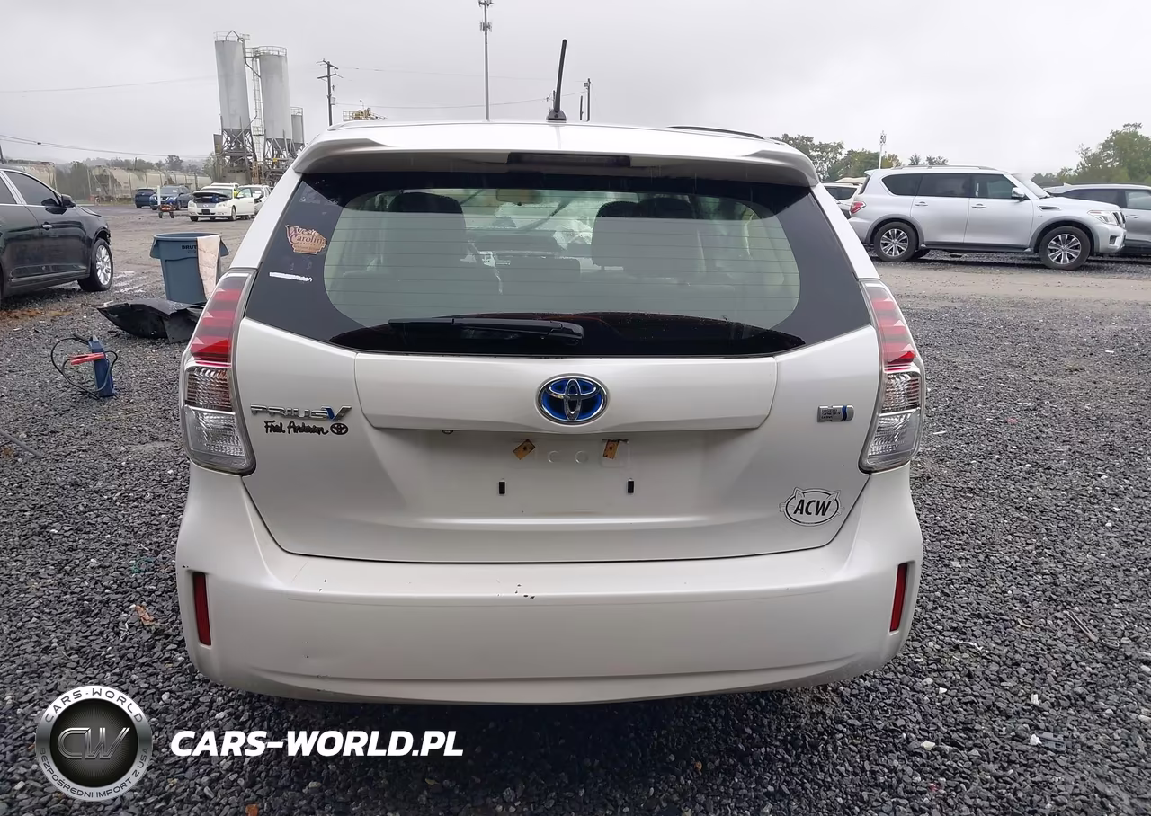 2015 Toyota Prius V Two VIN:JTDZN3EU1FJ018063 - 16