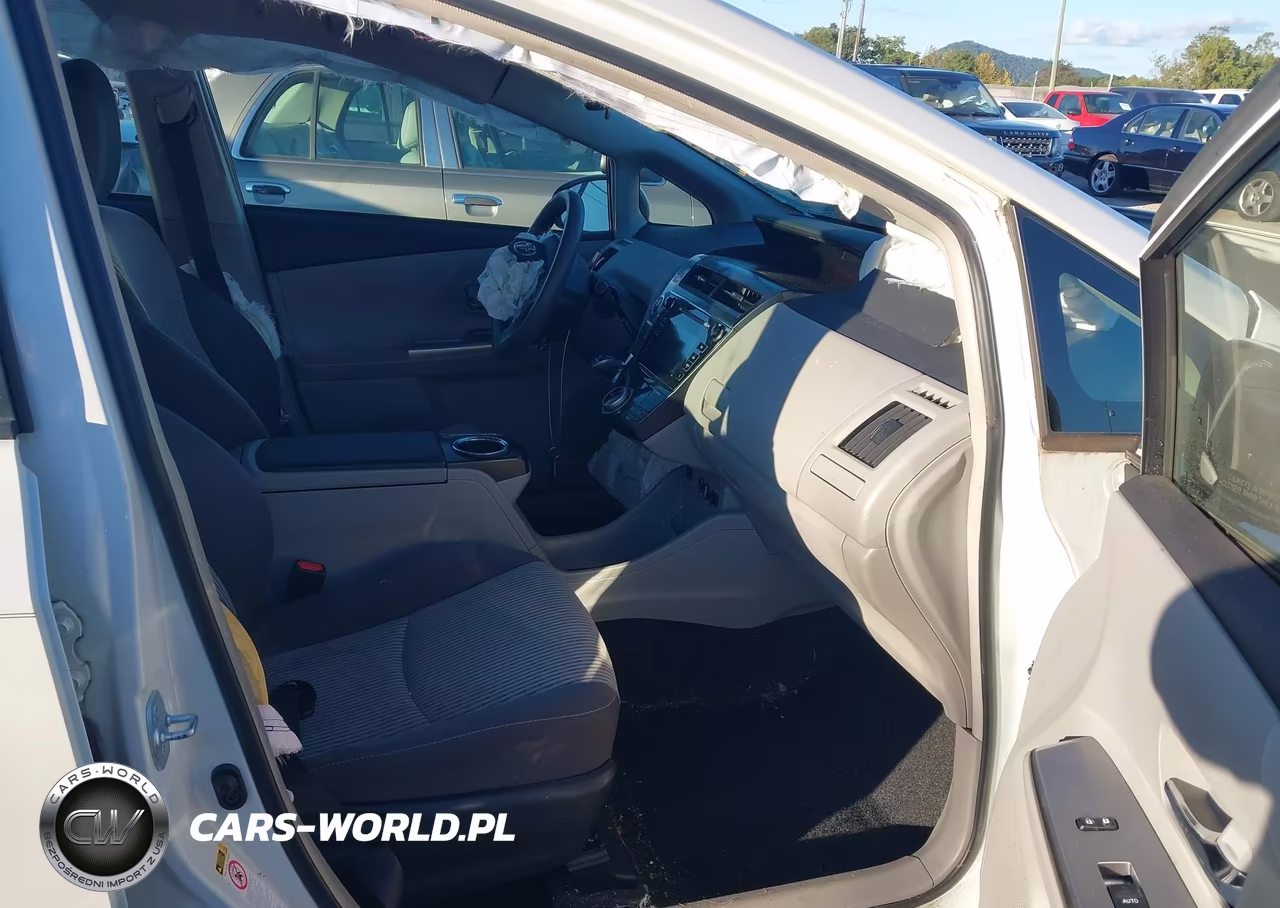 2015 Toyota Prius V Two VIN:JTDZN3EU1FJ018063 - 5