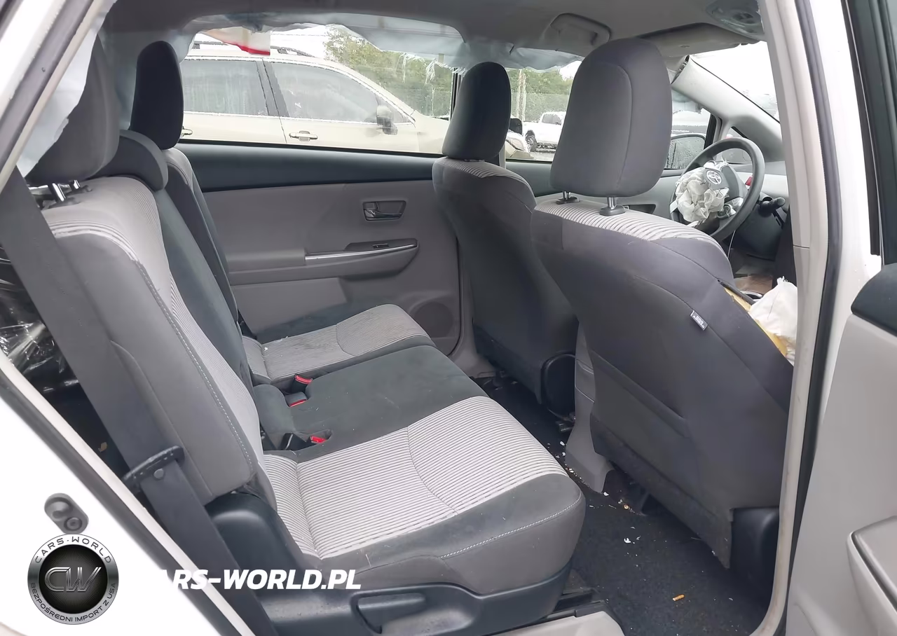 2015 Toyota Prius V Two VIN:JTDZN3EU1FJ018063 - 8