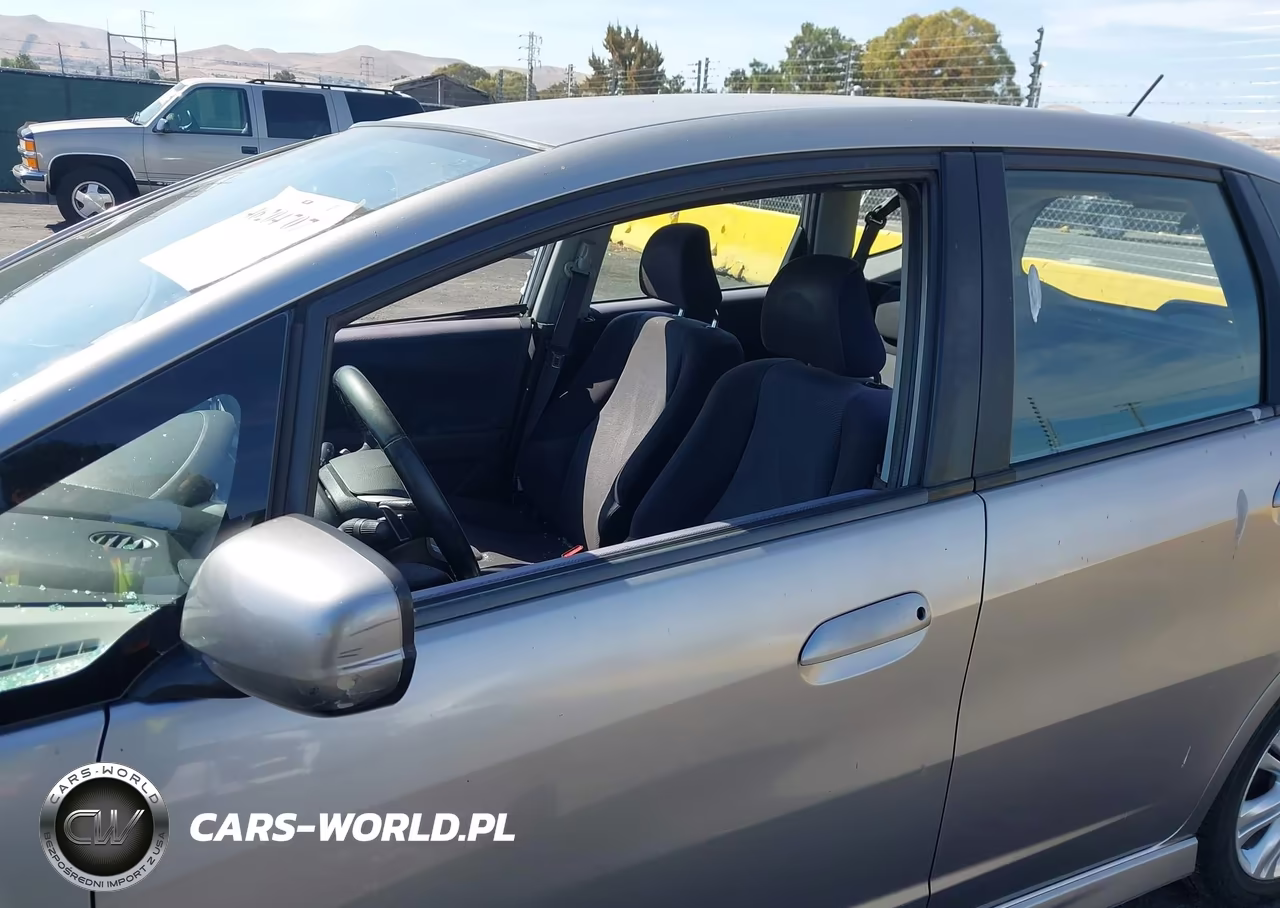 2010 Honda Fit Sport VIN:JHMGE8H41AS016329 - 12