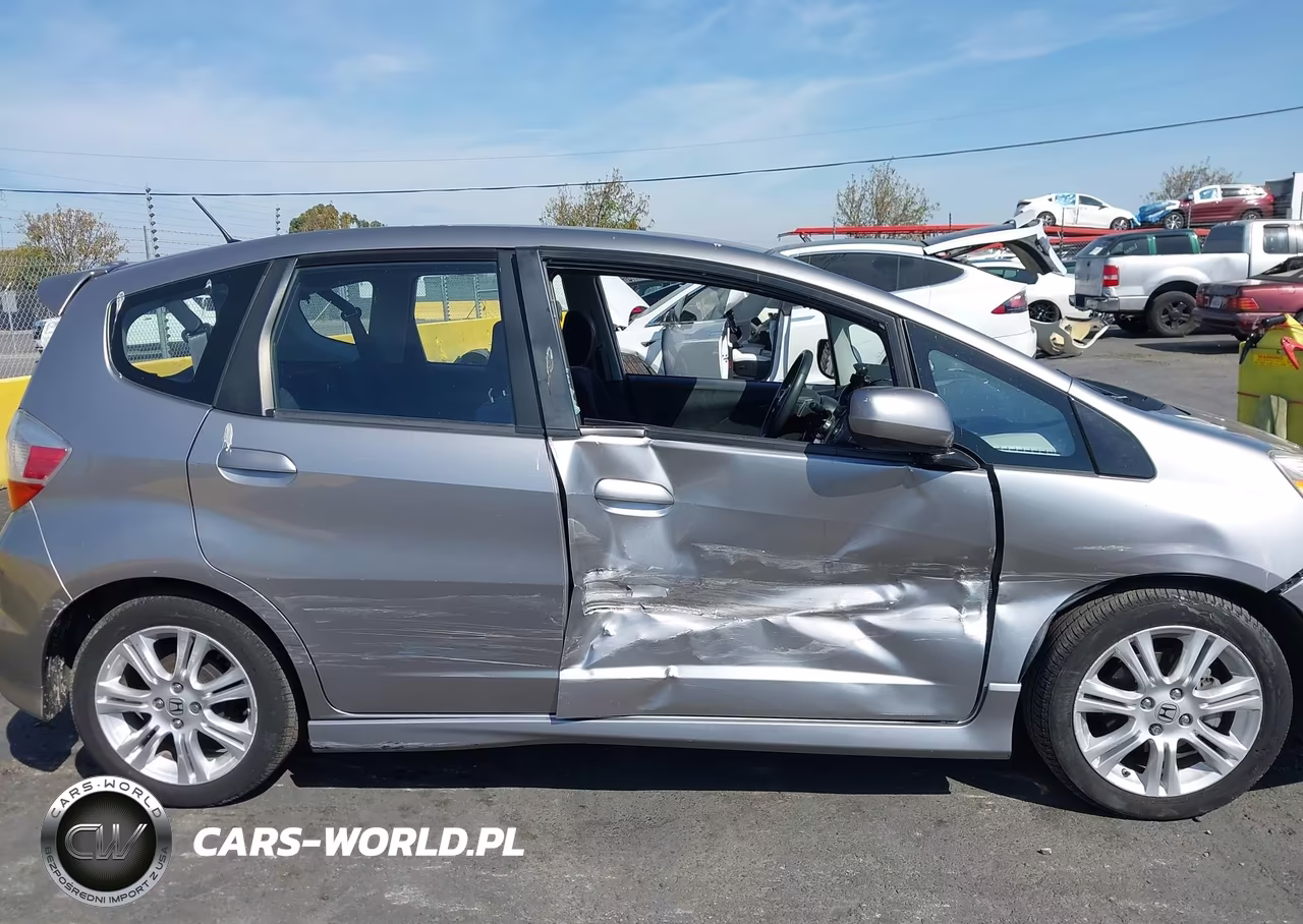 2010 Honda Fit Sport VIN:JHMGE8H41AS016329 - 15