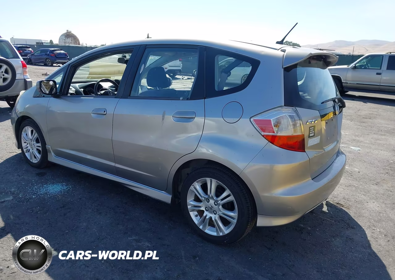 2010 Honda Fit Sport VIN:JHMGE8H41AS016329 - 3