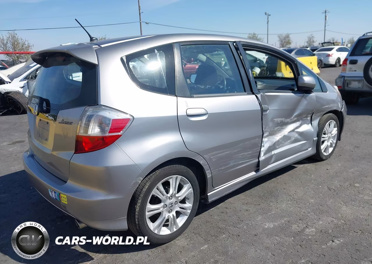 2010 Honda Fit Sport VIN:JHMGE8H41AS016329 - 4