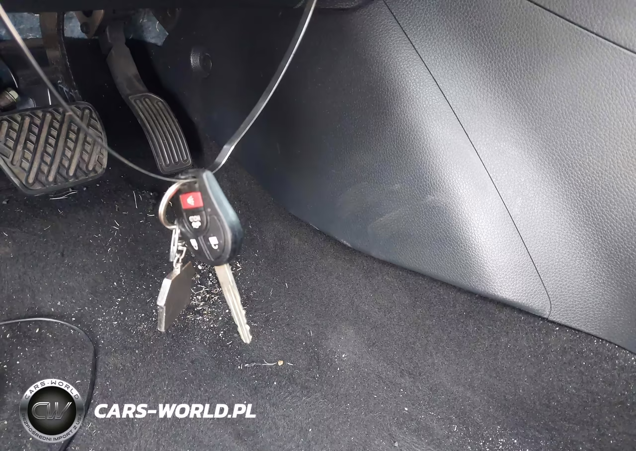 2018 Nissan Sentra S VIN:3N1AB7AP0JY320643 - 11
