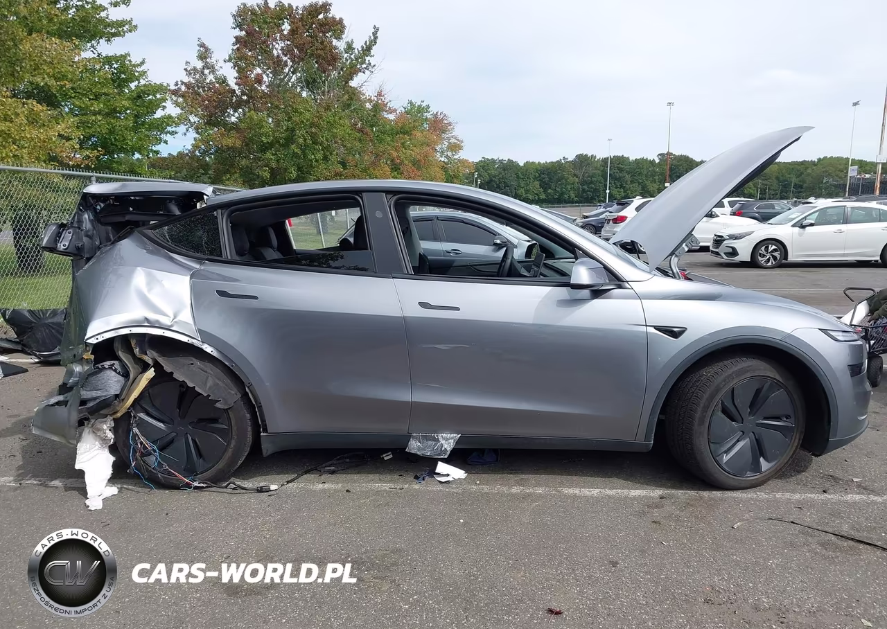 2026 Tesla Model Y VIN:7SAYGDEEXTF340193 - 12