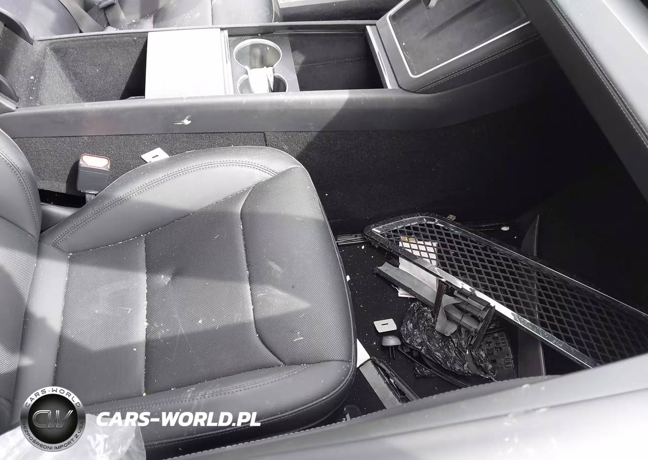 2026 Tesla Model Y VIN:7SAYGDEEXTF340193 - 5