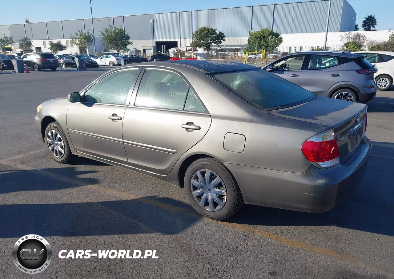 2005 Toyota Camry Le VIN:4T1BE32K25U615591 - 3