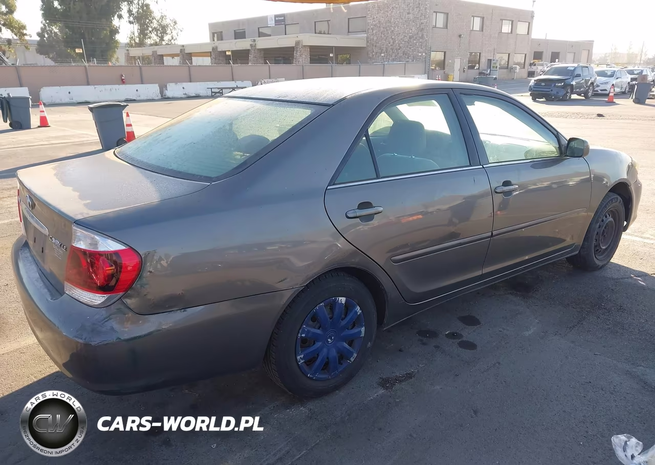 2005 Toyota Camry Le VIN:4T1BE32K25U615591 - 4