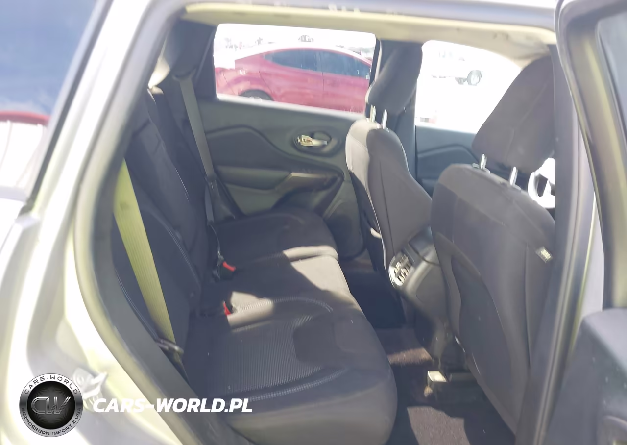2019 Jeep Cherokee Latitude Fwd VIN:1C4PJLCB6KD261946 - 8