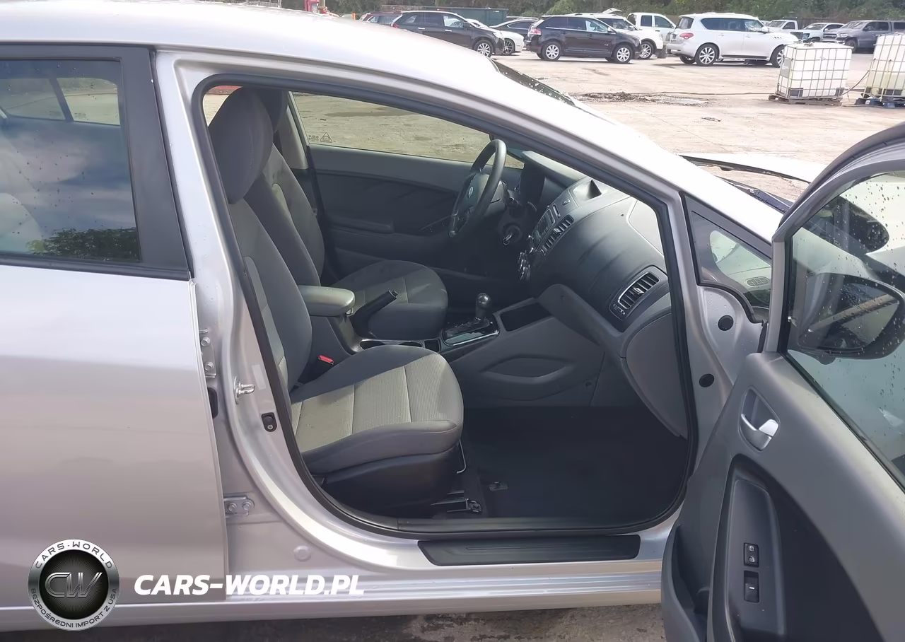 2018 Kia Forte Lx VIN:3KPFK4A76JE239634 - 5