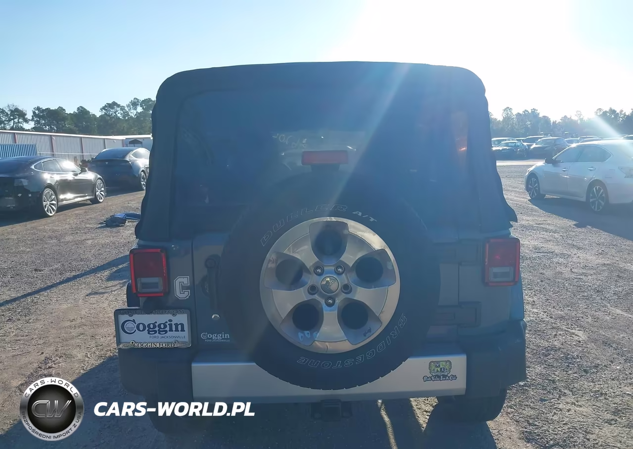 2015 Jeep Wrangler Unlimited Sahara VIN:1C4BJWEG8FL527144 - 16