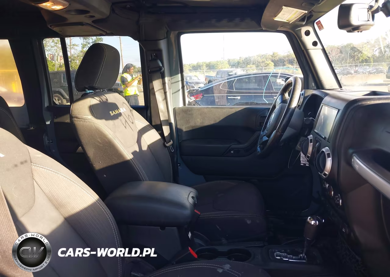 2015 Jeep Wrangler Unlimited Sahara VIN:1C4BJWEG8FL527144 - 5