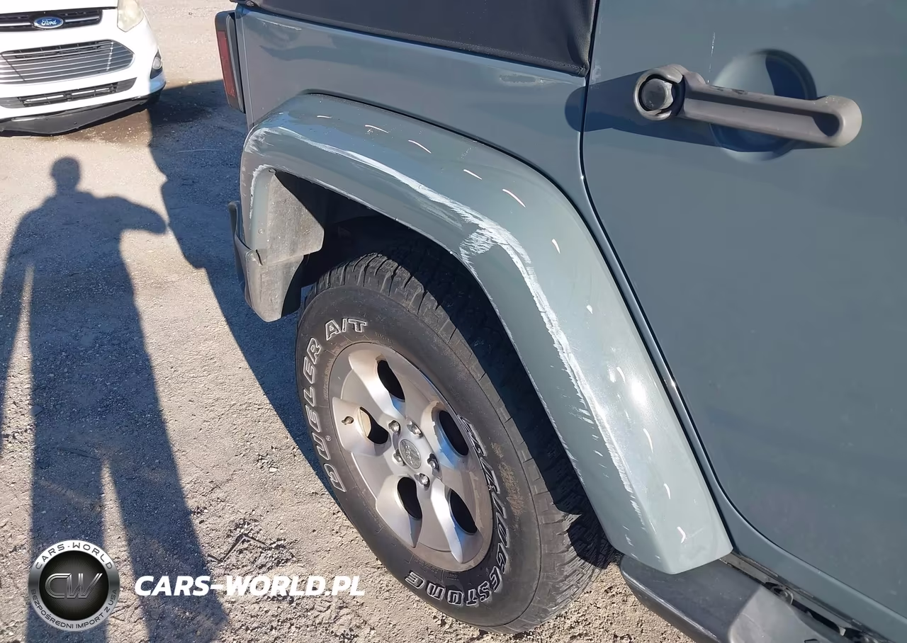2015 Jeep Wrangler Unlimited Sahara VIN:1C4BJWEG8FL527144 - 6