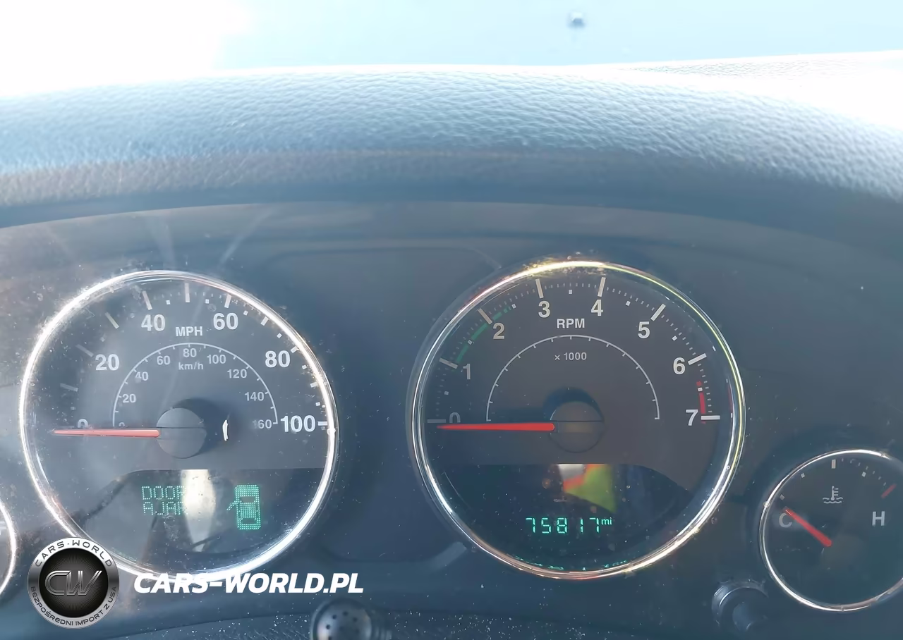 2015 Jeep Wrangler Unlimited Sahara VIN:1C4BJWEG8FL527144 - 7