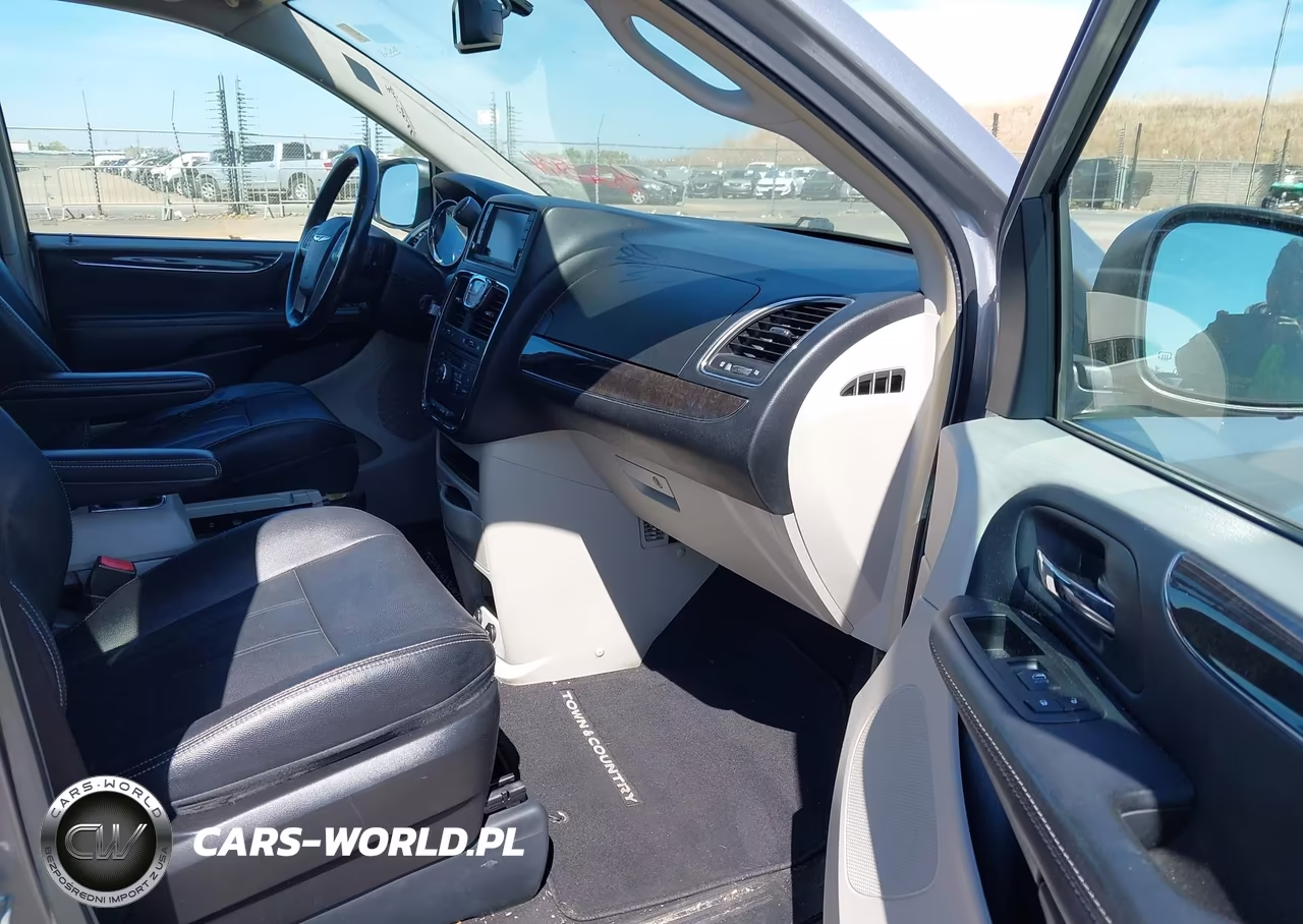 2016 Chrysler Town & Country Touring VIN:2C4RC1BG1GR229172 - 5