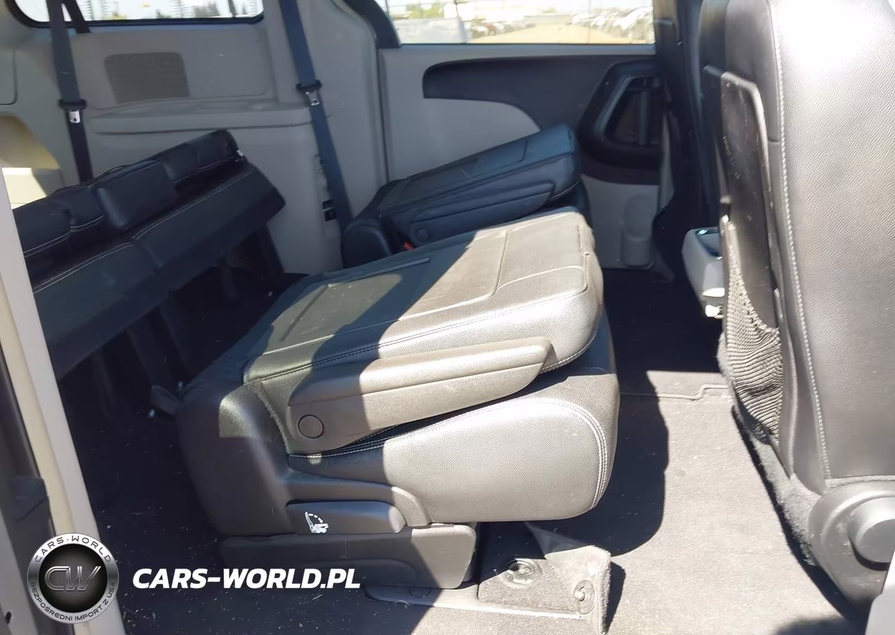 2016 Chrysler Town & Country Touring VIN:2C4RC1BG1GR229172 - 8