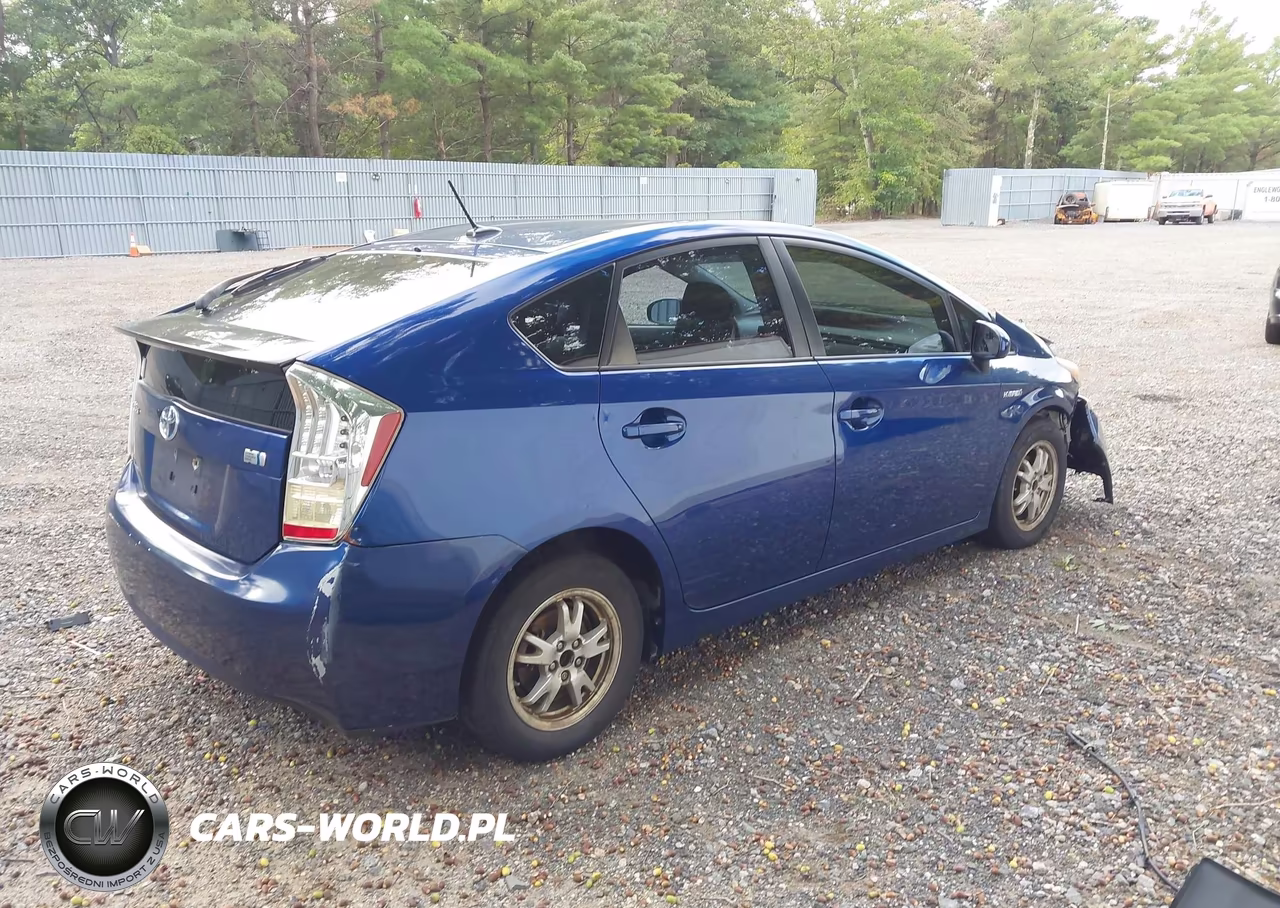 2011 Toyota Prius Three VIN:JTDKN3DU2B0317760 - 4