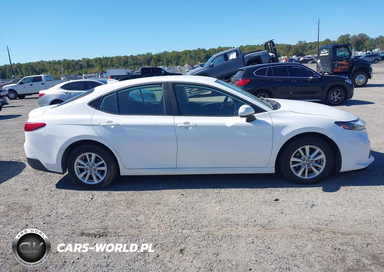 2025 Toyota Camry Le VIN:4T1DBADK3SU530063 - 13