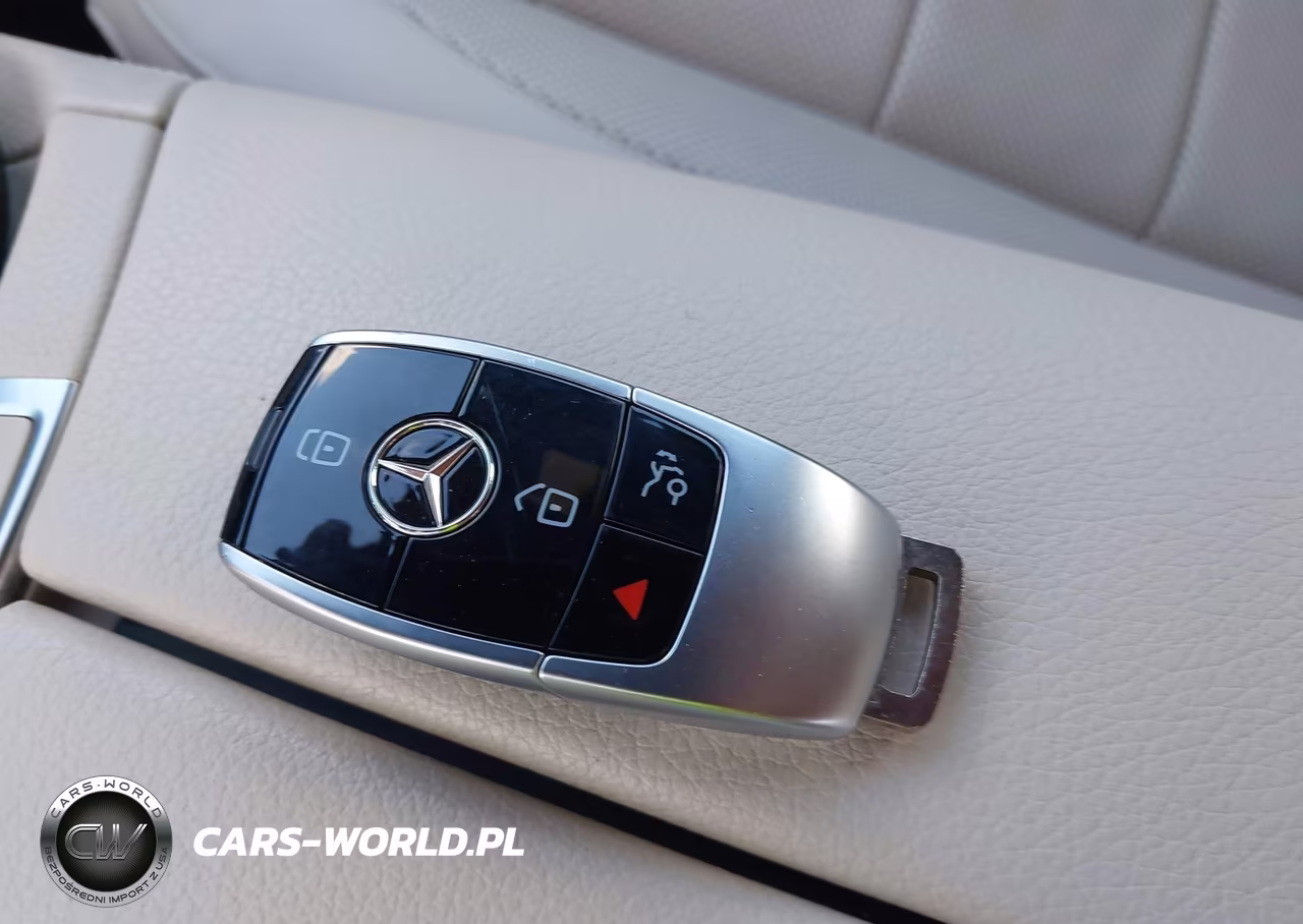 2018 Mercedes-Benz E 400 4Matic VIN:WDDZF6GB0JA474094 - 11