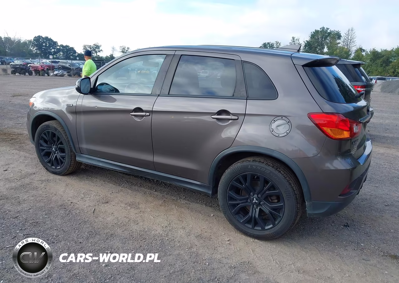 2018 Mitsubishi Outlander Sport 2.0 Le VIN:JA4AR3AU9JU003996 - 3