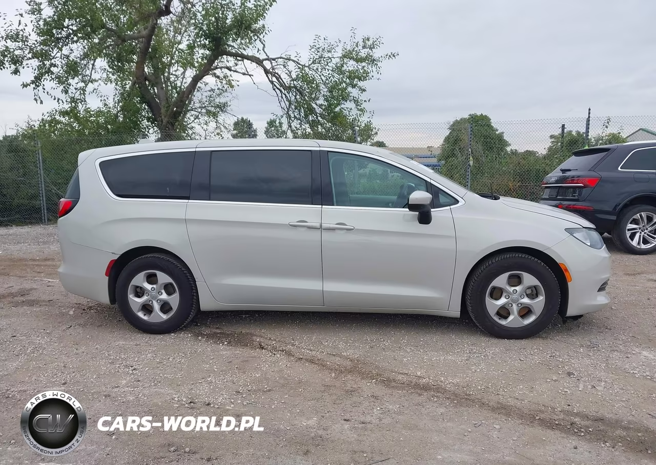 2017 Chrysler Pacifica Lx VIN:2C4RC1CG1HR578879 - 13