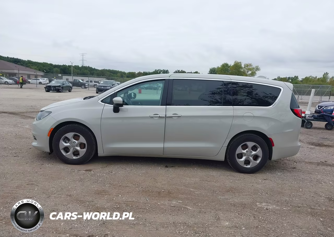 2017 Chrysler Pacifica Lx VIN:2C4RC1CG1HR578879 - 14