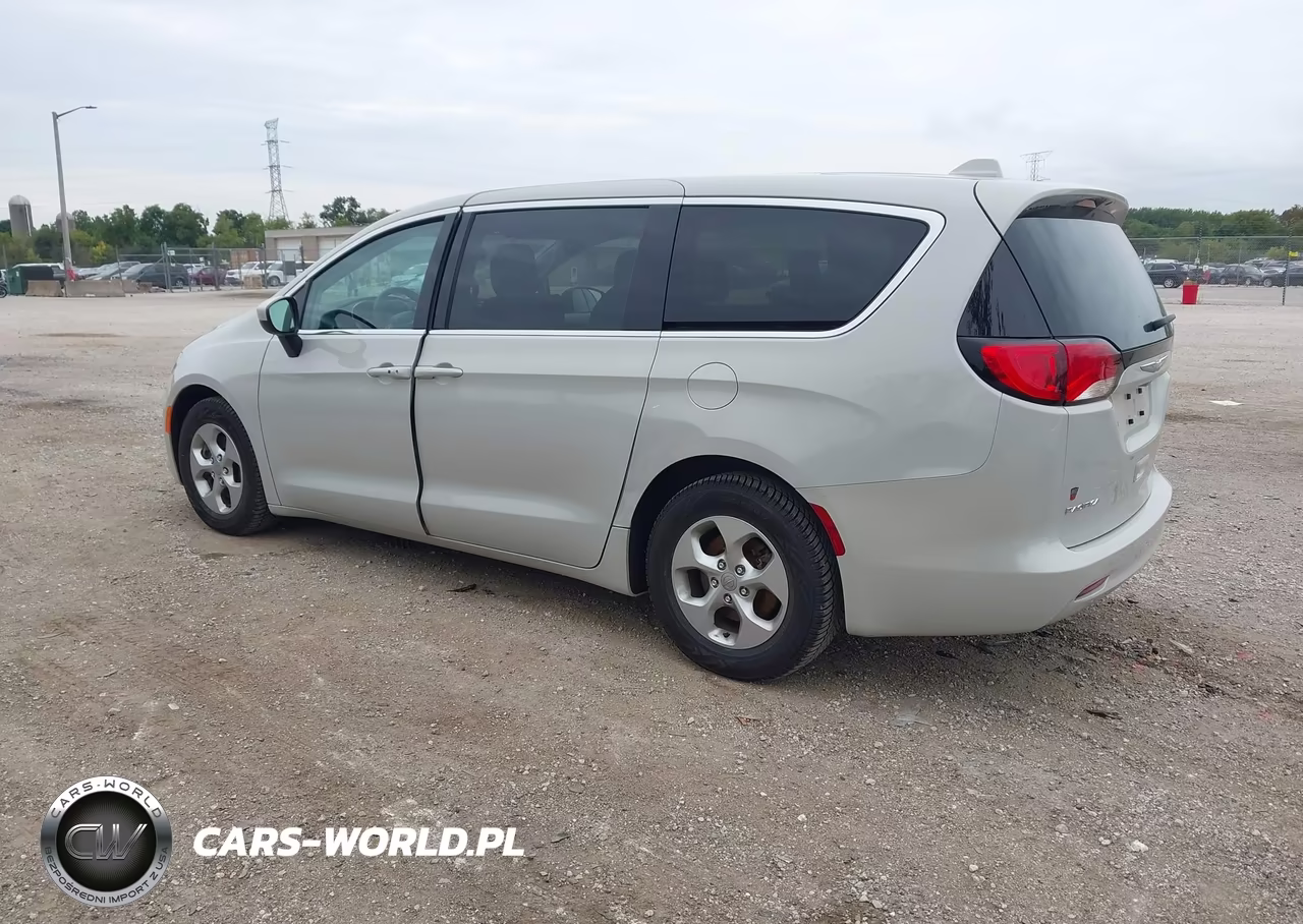 2017 Chrysler Pacifica Lx VIN:2C4RC1CG1HR578879 - 3